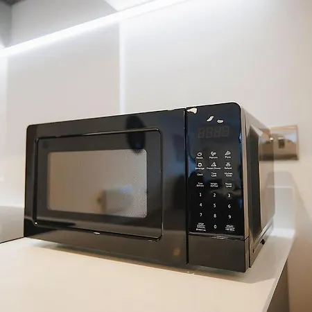 Διαμέρισμα Large 2 Bed Centre - Free Parking, Huge Private Balcony & Darts