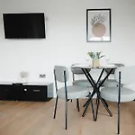 Large 2 Bed Centre - Free Parking, Huge Private Balcony & Darts * Leeds (West Yorkshire)
