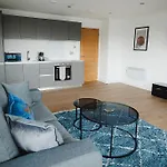 Large 2 Bed Centre - Free Parking, Huge Private Balcony & Darts Leeds (West Yorkshire)