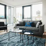 公寓 Large 2 Bed Centre - Free Parking, Huge Private Balcony & Darts