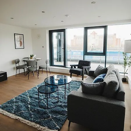 公寓 2 Bed Centre - Free Parking, Private Balcony & Darts *