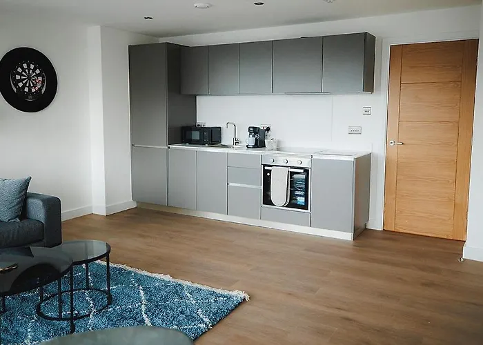 公寓 2 Bed Centre - Free Parking, Private Balcony & Darts *